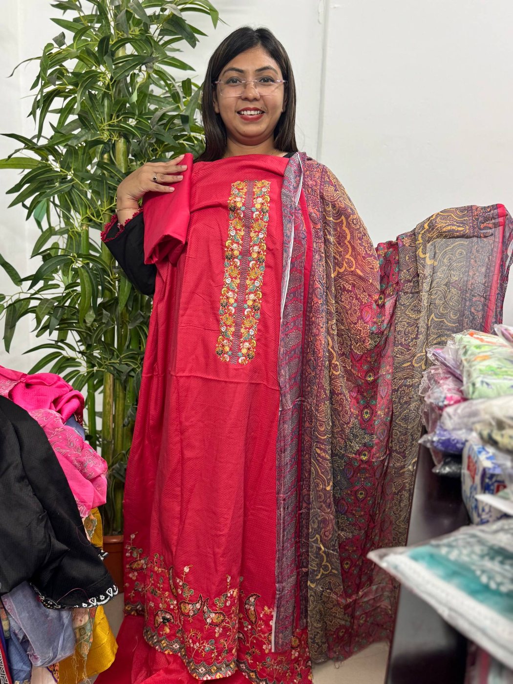 Lal Embroidery Gonga