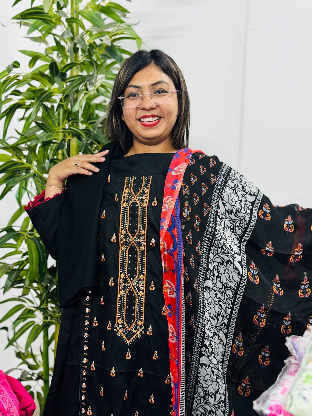 Black Embroidery Gonga