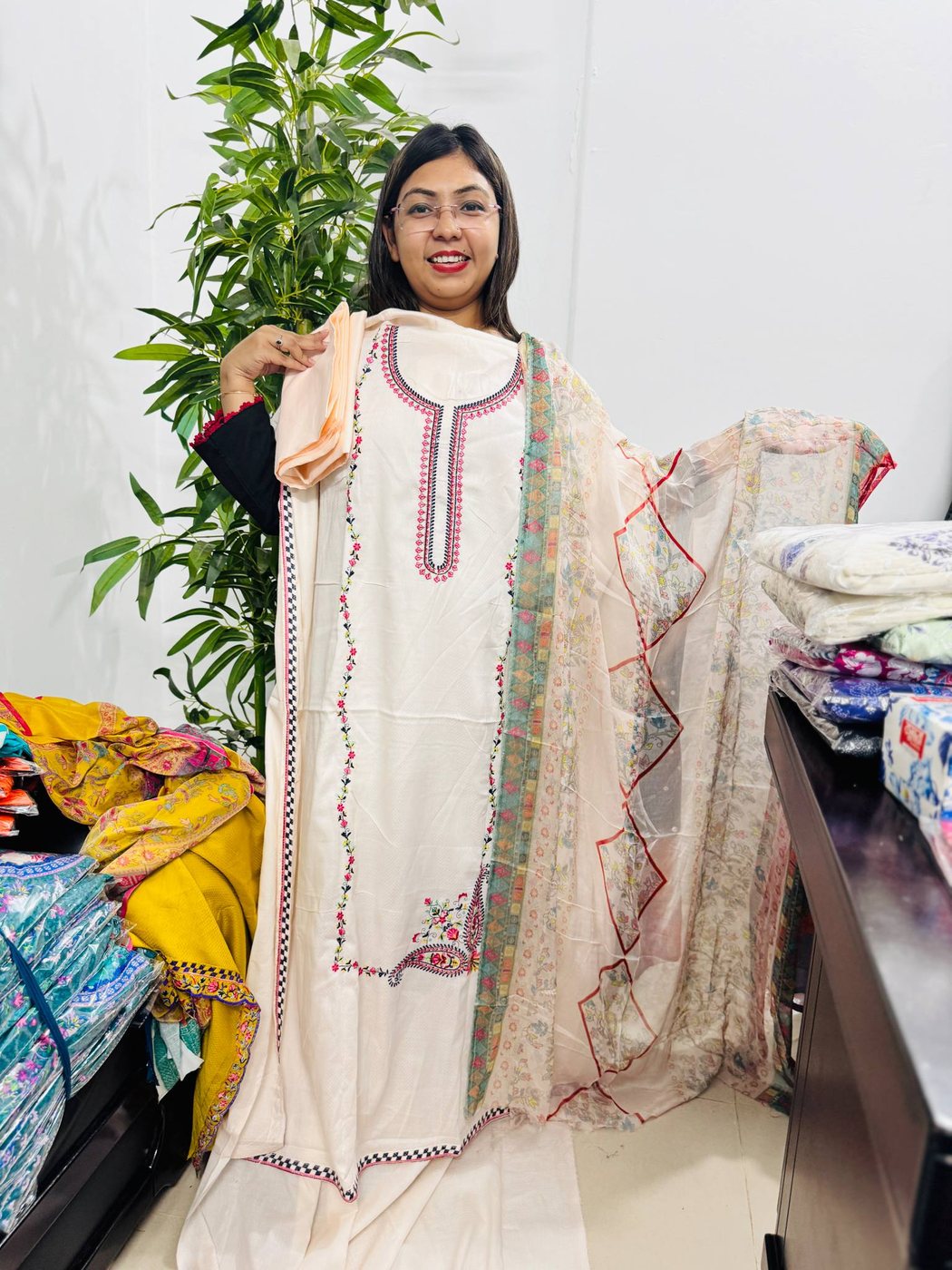 Cream Embroidery Gonga
