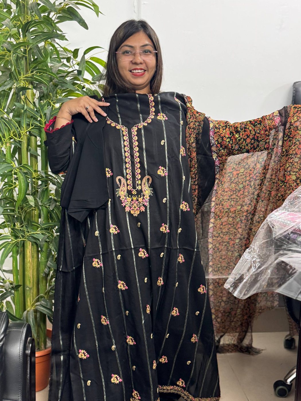 Black 2 Embroidery Gonga
