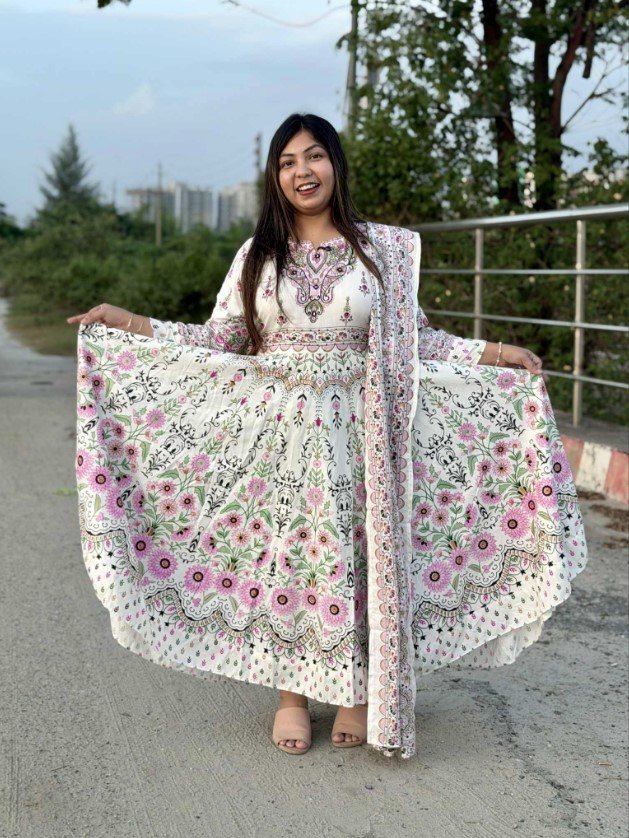 Gaun Pakhi